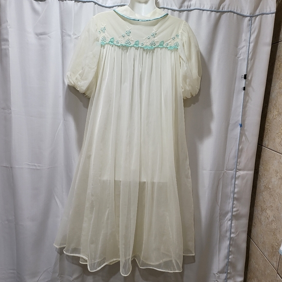 Vintage White Sheer Double Chiffon Peignoir Robe Gotham Gold Stripe Embr  S - Picture 7 of 11